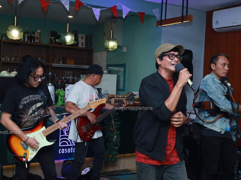 Grup band d'AVERY. (Foto: I Wayan Bagiartana)