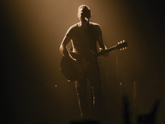 Bryan Adams saat konser di Jakarta. (Foto: Istimewa)