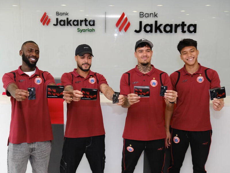 Pemain tim sepakbola Persija hadir dalam program From the Pitch to the Branch dari Bank Jakarta. (Foto: Istimewa)