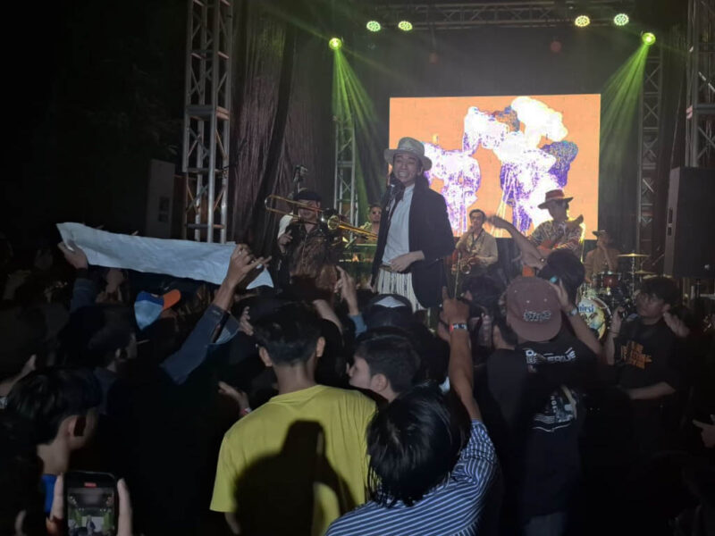 Aksi grup band Sisitipsi di gelaran South Side Vol. 6 di Kopikina Cikini. (Foto: Istimewa)