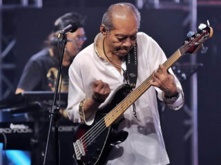 Pemain bass grup musik rock God Bless, Donny Fattah. (Foto: Istimewa)