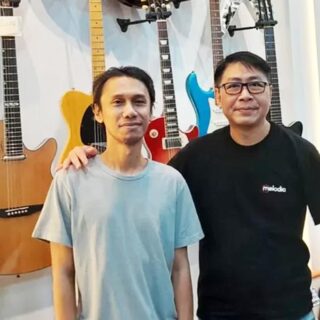 Gitaris Sheila on 7, Erros Candra hadir dalam Opening Store toko musik, Melodia Yogyakarta. (Foto: Istimewa)