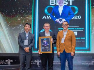 Bank Jakarta menerima penghargaan Indonesia 50 Best Chief Executive Officer Awards & Indonesia Best Chief Operations Officer Awards 2026 versi The Iconomics. (Foto: Istimewa)