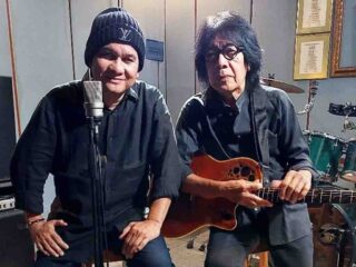 Penyanyi solo, Ade Hubart berpose dengan gitaris Ian Antono. (Foto: Istimewa)