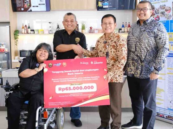 Dokumentasi penyaluran dana bantuan Bank Jakarta ke sahabat disabilitas binaan YaSDI. (Foto: Istimewa)