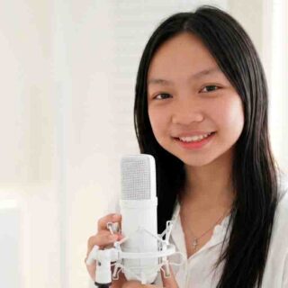 Penyanyi solo, Lindee Cremona. (Foto: Istimewa)