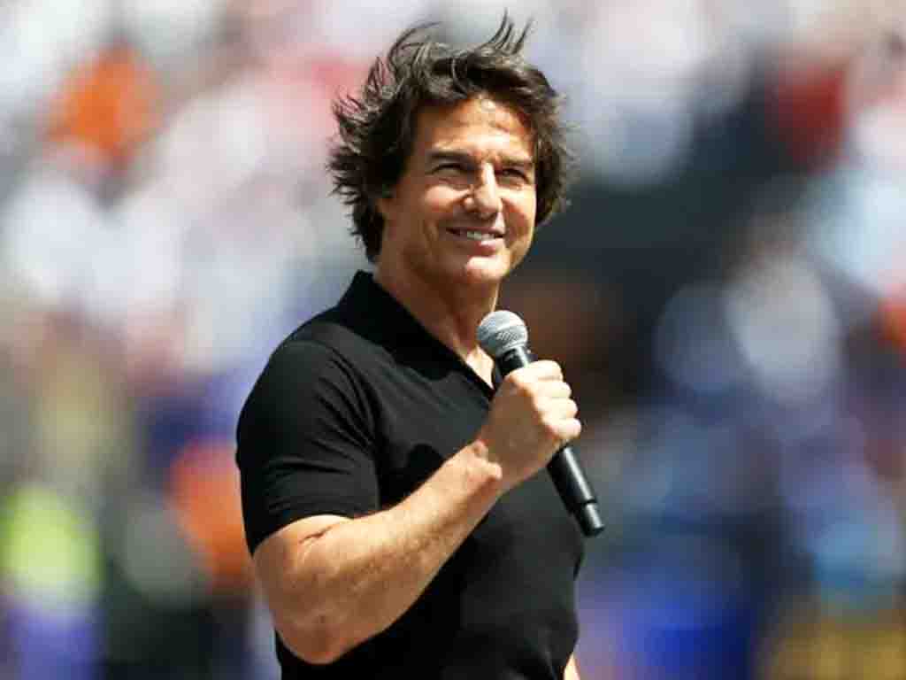 Momen aktor laga Tom Cruise berpidato di Seremonial Penutupan Piala Dunia 2026. (Foto: Istimewa)