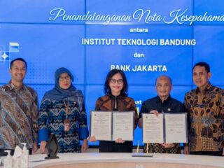 Bank Jakarta dan ITB menandatangani MoU tentang Pemanfaatan Layanan Jasa dan Produk Perbankan dalam rangka pendidikan, penelitian, pengabdian kepada masyarakat, dan pengembangan sdm. (Foto: Istimewa)