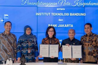 Bank Jakarta dan ITB menandatangani MoU tentang Pemanfaatan Layanan Jasa dan Produk Perbankan dalam rangka pendidikan, penelitian, pengabdian kepada masyarakat, dan pengembangan sdm. (Foto: Istimewa)