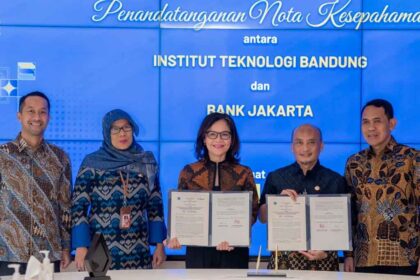 Bank Jakarta dan ITB menandatangani MoU tentang Pemanfaatan Layanan Jasa dan Produk Perbankan dalam rangka pendidikan, penelitian, pengabdian kepada masyarakat, dan pengembangan sdm. (Foto: Istimewa)