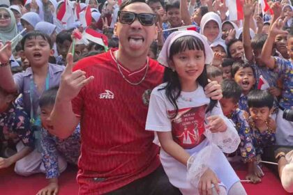 Aksi Annisa Dalimunthe dan Ikmal Tobing saat tur Sekolah Dasar. (Foto: Istimewa)
