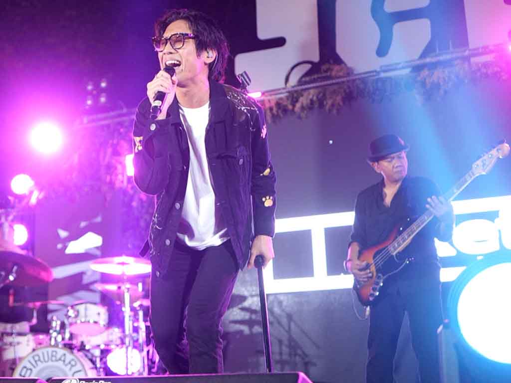 Grup band Tiket tampil dengan vokalis baru saat tampil di Jakarta Coffee Festival 2026. (Foto: Istimewa)